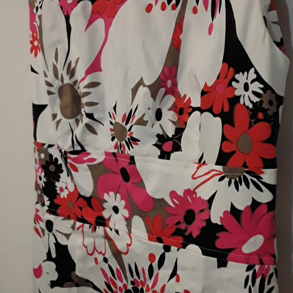 London Style Woman Dress -flower pattern - Picture 3 of 8